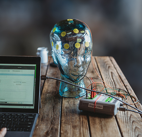 Nuerofeedback on glass head